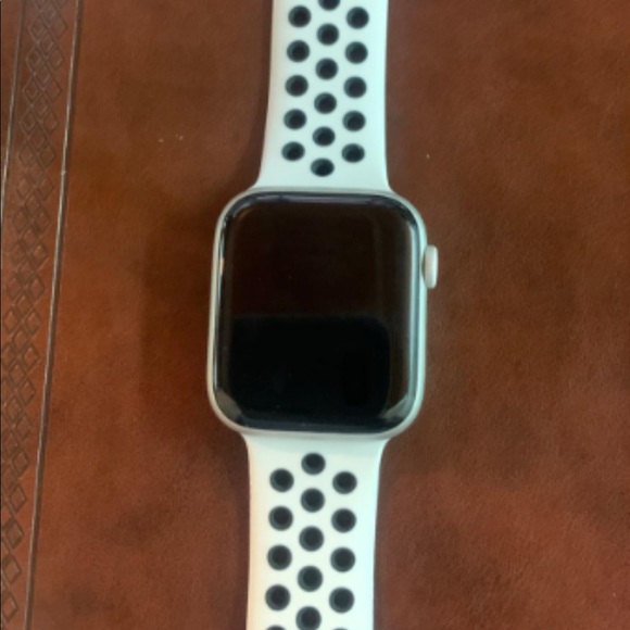 Series 5 wristwatch - Picture 1 of 2